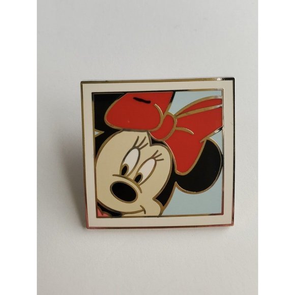 Disney Accessories - Minnie Mouse Character Selfie